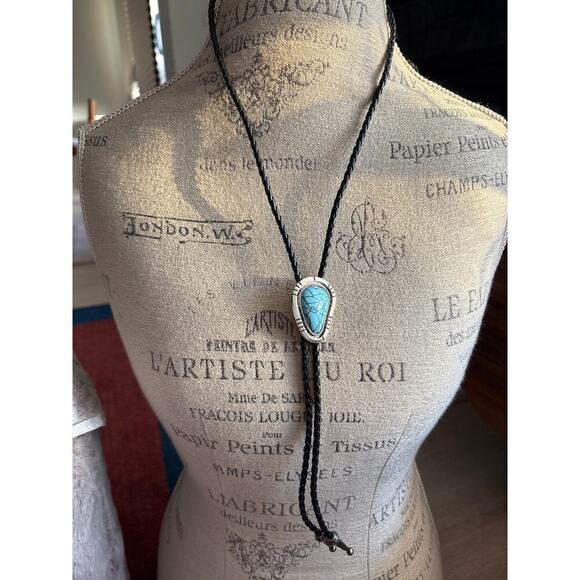 Faux Turquoise Bolo Tie – Western Cowboycore Blue Howlite Statement - Picture 1 of 4